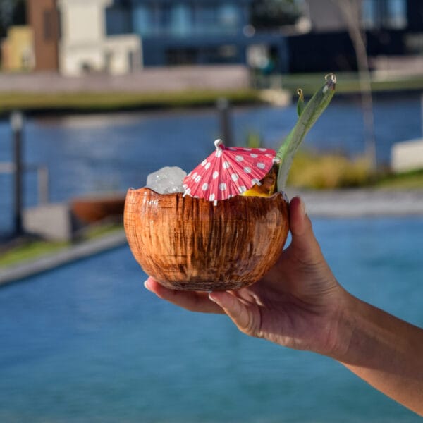 vaso-tiki-coco-mano vaso-tiki-coco-mano
