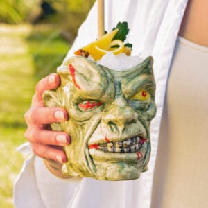 vaso-tiki-zombie-verde-mano