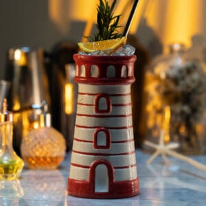 vaso-tiki-faro-rojo-noche