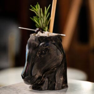 vaso-tiki-caballo-negro